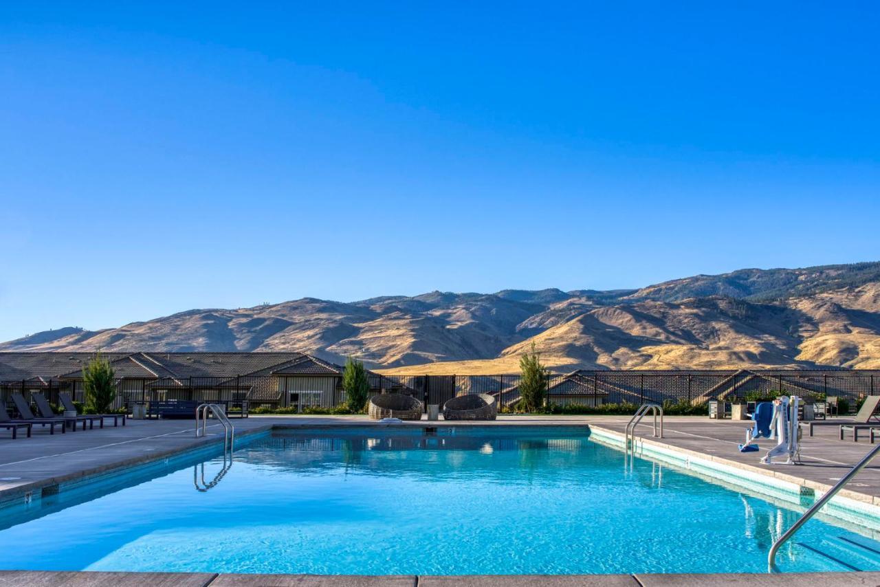 Apartment Luxury Retreat - King Beds, Hot Tub, & Pool - Family & Remote Work Friendly