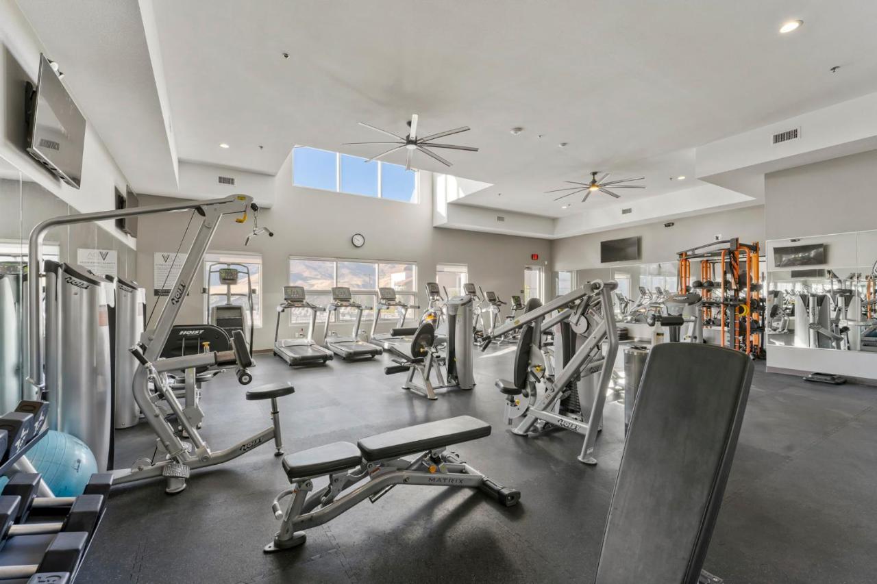 Luxury Retreat - King Beds, Hot Tub, & Pool - Family & Remote Work Friendly