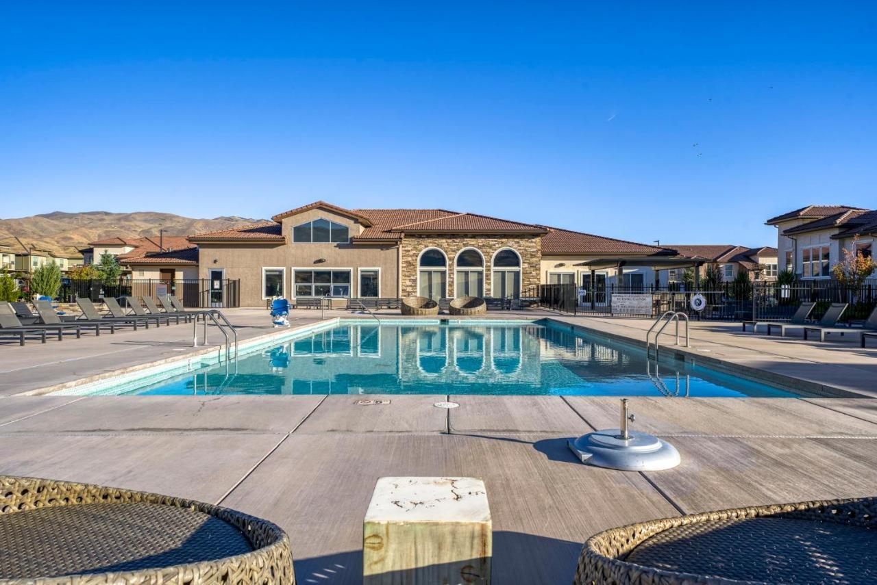 Luxury Retreat - King Beds, Hot Tub, & Pool - Family & Remote Work Friendly * Reno