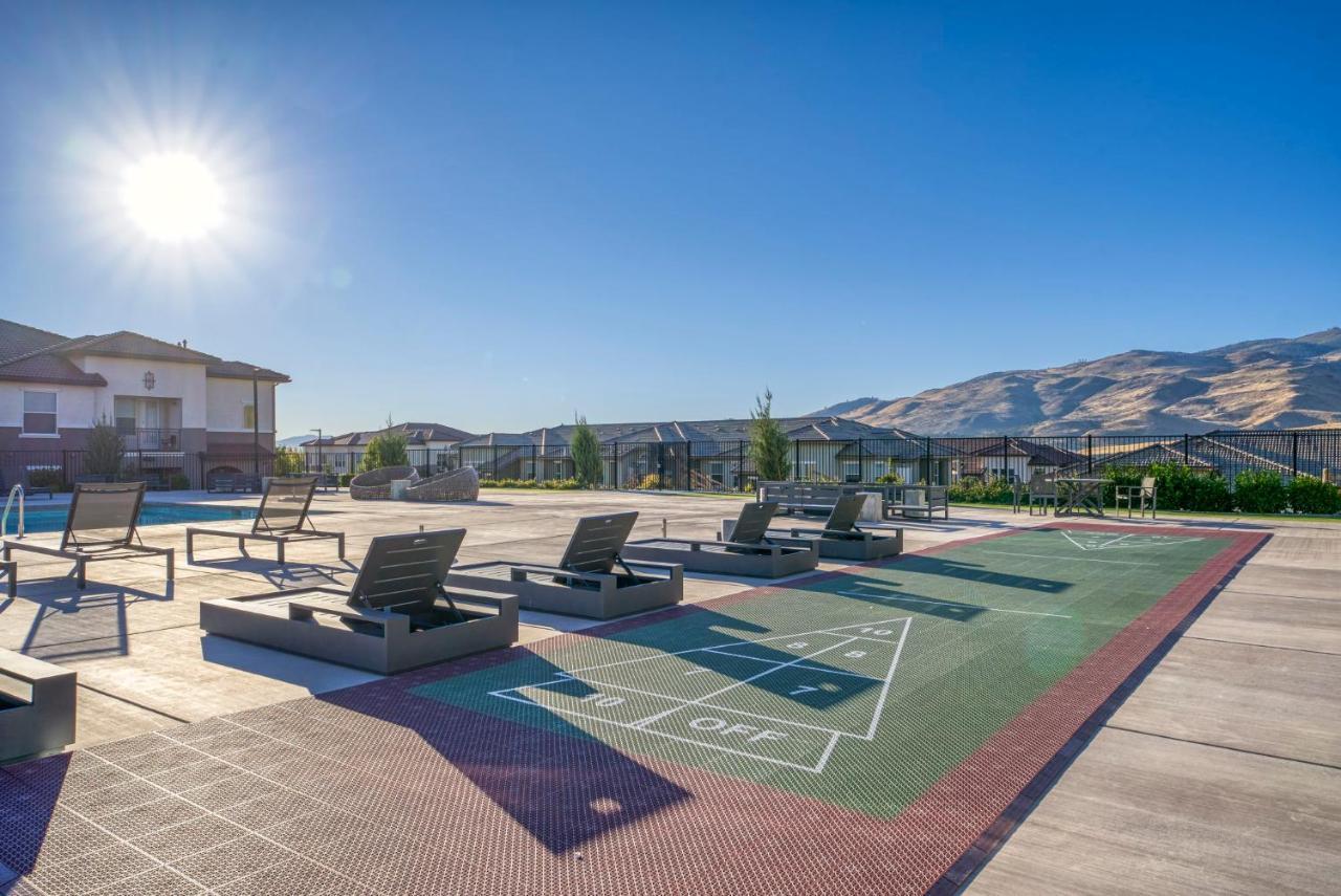 Apartment Luxury Retreat - King Beds, Hot Tub, & Pool - Family & Remote Work Friendly Reno